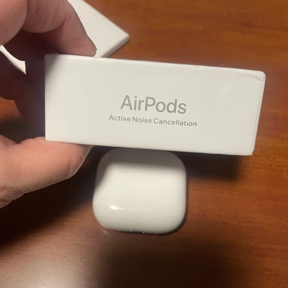 Apple AirPods 4 Gen Charging Case‎ White ANC 2024